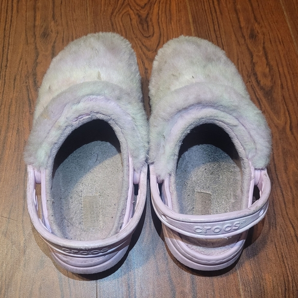 Furry lavender crocs size 7 - Picture 2 of 4